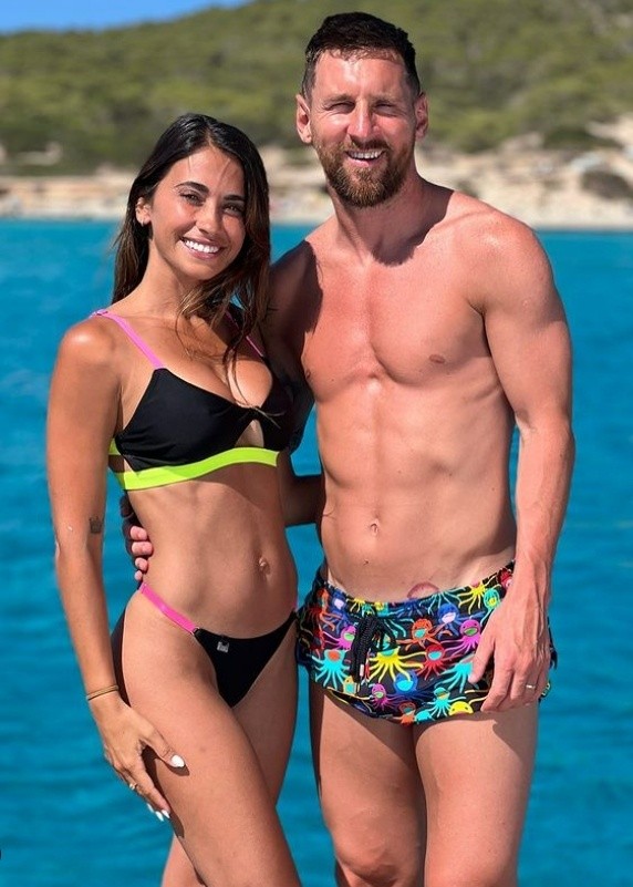Messi junto a su esposa Antonella