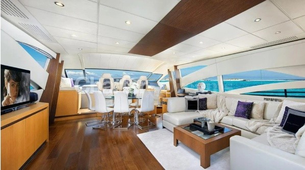 El lujoso yate que arrendó (    charteranddreams.com)