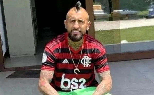 Arturo Vidal con la camiseta de Flamengo: el King le coqueteaba hace rato al Mengao y ahora tiene acuerdo a una firma.