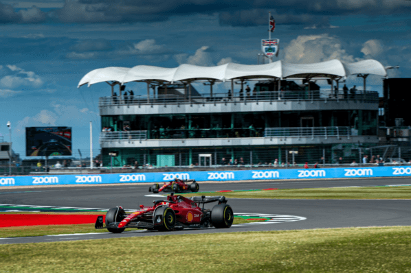 Carlos Sainz logró su primera victoria en la Fórmula 1: se quedó con el Gran Premio de Silverstone. Foto: Twitter Ferrari.