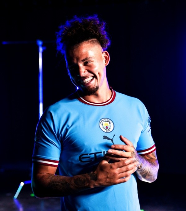 Kalvin Phillips ya viste los colores del Manchester City y es el nuevo refuerzo para la próxima temporada. Foto: Comunicaciones Man. City