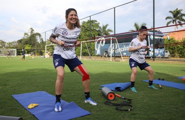 Carla Guerrero sonríe en el primer entrenamiento de la Roja | ANFP