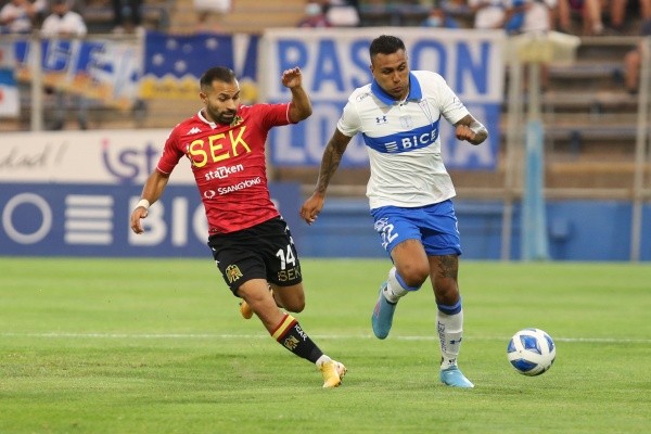 Unión Española y Universidad Católica animan el partido de la fecha. Foto: Agencia Uno