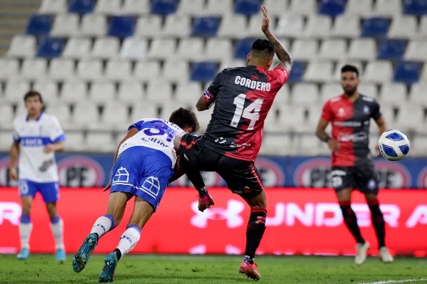 Diego Valencia marcó de palomita ante Deportes Antofagasta.