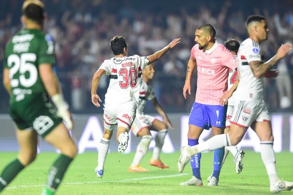 Diego Valencia se despide de la UC tras la goleada ante Sao Paulo.