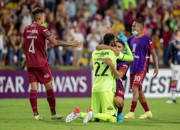 Alexander Domínguez festeja un triunfo del Tolima, su último club antes de volver a LDU de Quito.
