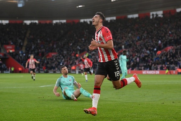 Armando Broja festeja uno de los seis goles que convirtió en la Premier League con el Southampton.