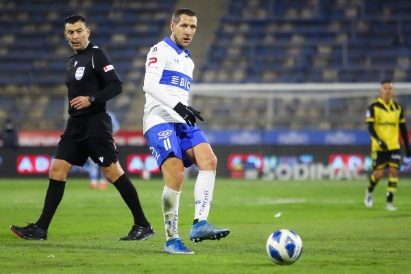 Luciano Aued es otro de los que vuelve en la UC tras la suspensión del duelo con Unión Española. Foto: Agencia Uno