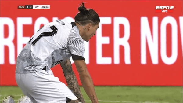 Darwin Núñez desperdició una gran oportunidad. (Foto: Captura Espn)