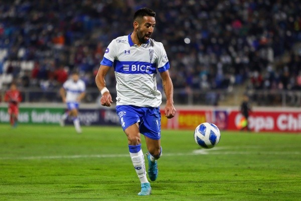 Mauricio Isla se estrenó con la UC en Copa Chile.