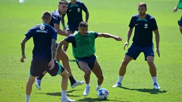 Alexis comenzó la pretemporada en el Inter pero no llevaron al partido.