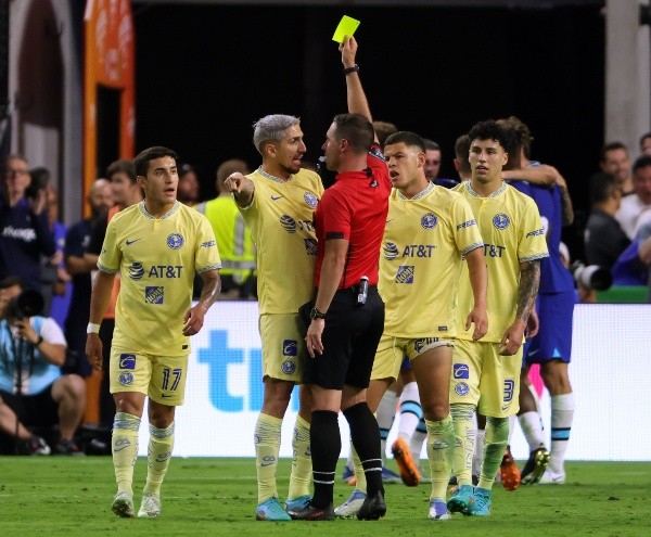 Diego Valdés le puso toda la intensidad al amistoso. (Foto: Getty Images)