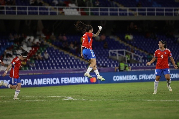 Yenny Acuña festeja el gol que le marcó a Ecuador en el triunfo por 2-1 de Chile en la 2° jornada del Grupo A en la Copa América Femenina 2022.