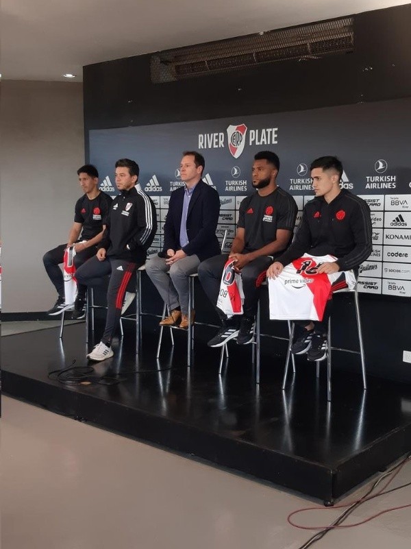 Pablo Solari y los refuerzos de River Plate en conferencia. (Foto: Juan Patricio Balbi)