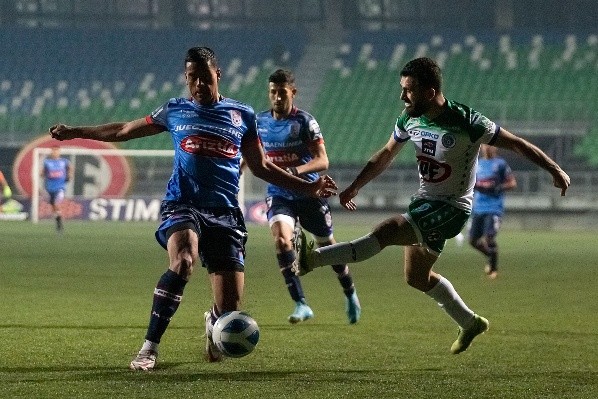El choque de Deportes Puerto Montt y Deportes Melipilla tuvo un terrible momento en las galerías. Foto: Agencia Uno