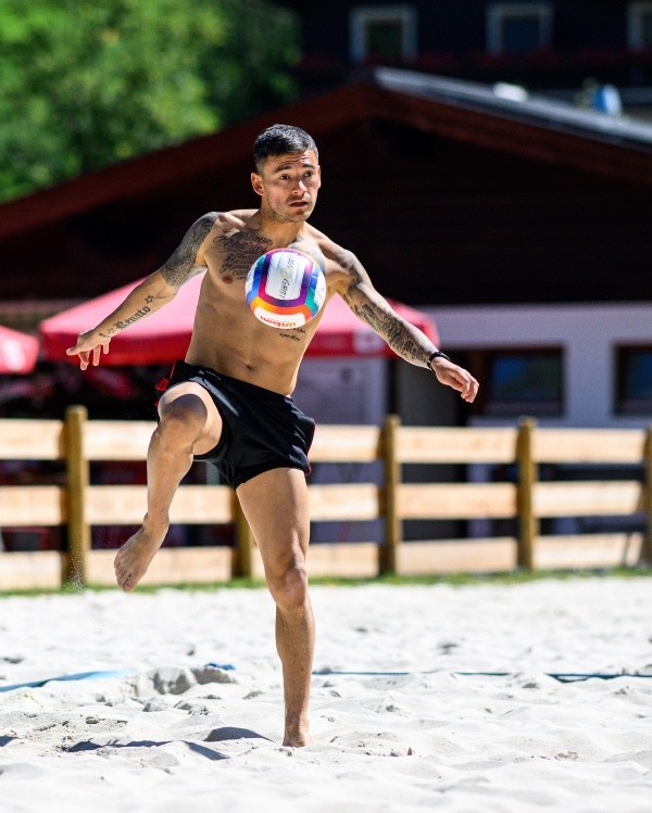 El Principe Charles se divierte en la pretemporada del Leverkusen
