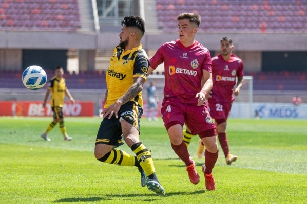 Coquimbo Unido y Deportes La Serena animan el clásico de la IV Región, obligados a ganar para alejarse de la zona de descenso. Foto: Agencia Uno