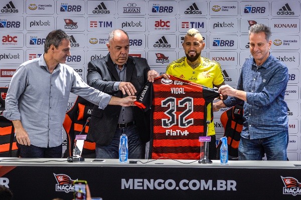 Arturo Vidal fue presentado con bombos y platillos en el Mengão. | Foto: Flamengo