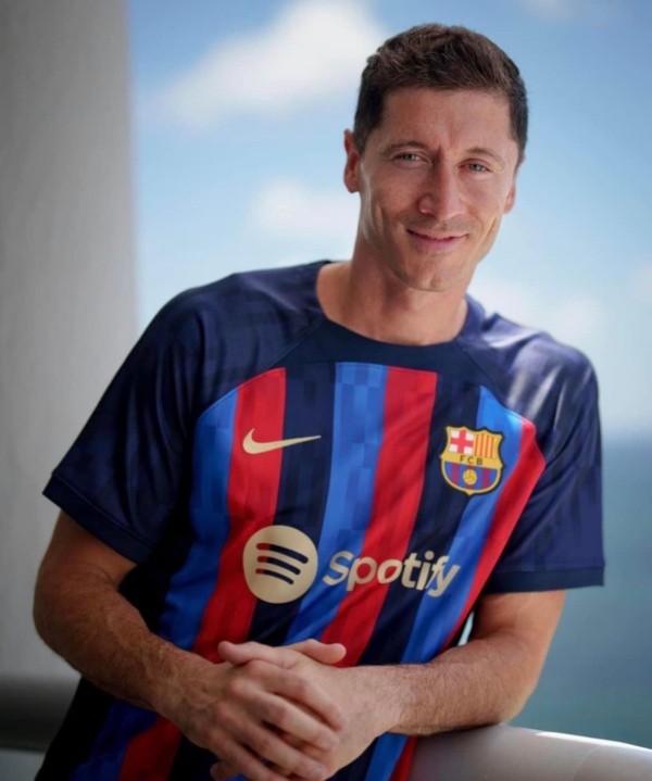 © Robert Lewandoski / El goleador ya luce los colores del Barca