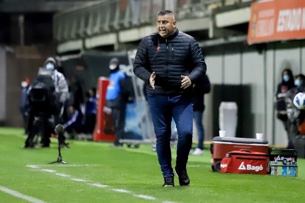 Jaime García vivió el partido con todo en Chillán.