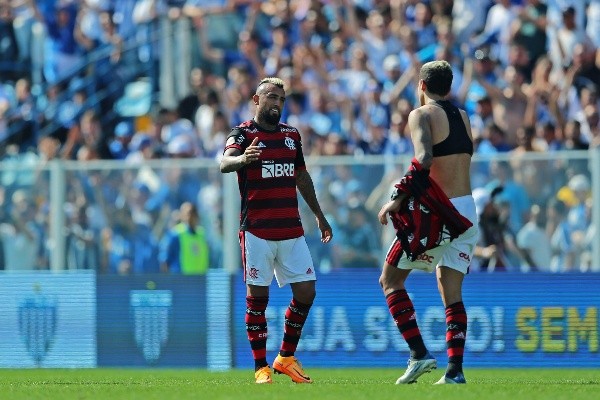 Arturo Vidal se estrenó en el Flamengo y tuvo un rol clave en el gol del triunfo ante Avaí.