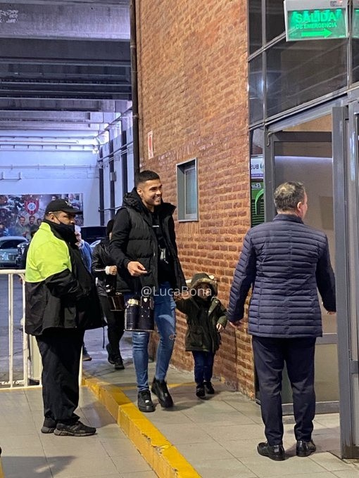Paulo Díaz llegó a ver el partido de San Lorenzo y Talleres. Foto: Twitter @Lucabona_
