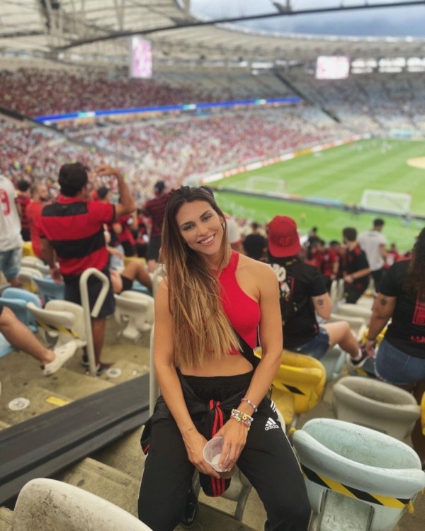 Julia Malak acompaña a Flamengo y sabe lo que siente la torcida del Mengao (Instagram)