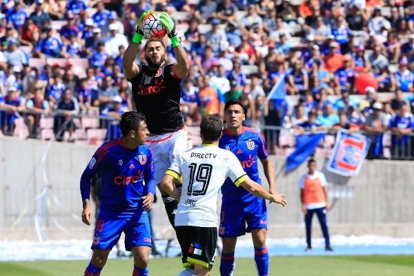 Contertulio de Colo Colo le saca en cara a Johnny Herrera los goles recibidos en los Superclásicos. (Foto: Agencia UNO)