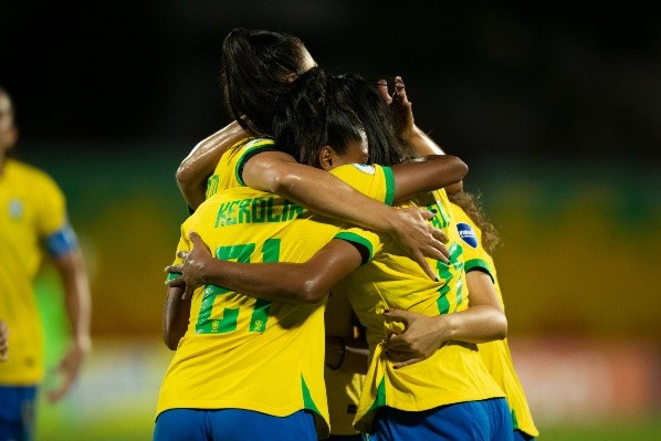 @SelecaoFeminina / Brasil ganó por 2 a 0 a Paraguay en semifinales