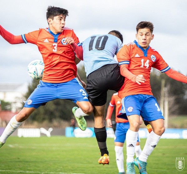 La selección chilena sub 17 se impuso por 0-2 a Uruguay en Montevideo.