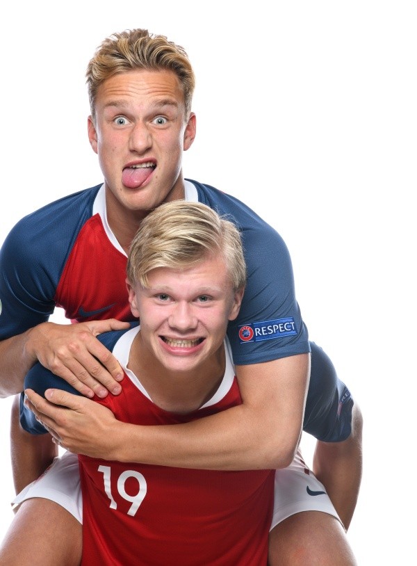 Erik Botheim y Erling Haaland cuando compartieron en la selección Sub 19 de Noruega. Foto: Getty Images.
