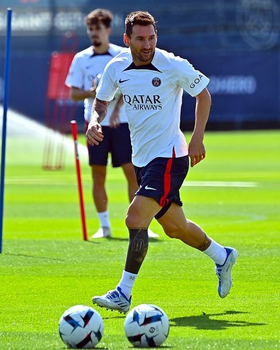 @PSG_inside / Messi prepara el estreno del PSG en la temporada