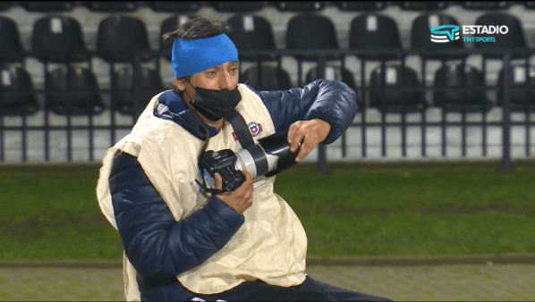 La venda en la cabeza para el fotógrafo.
