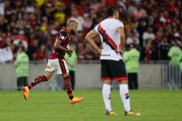 Arturo Vidal en el triunfo del Flamengo sobre Goianiense