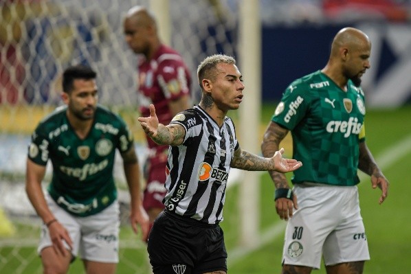Eduardo Vargas y el Atlético Mineiro desafían al campeón Palmeiras. Foto: Getty Images