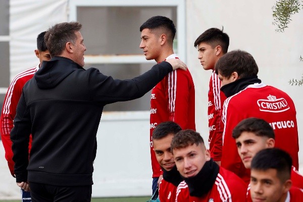 Toto Berizzo explora las cartas que tiene con la Roja en un microciclo. | Foto: Comunicaciones ANFP