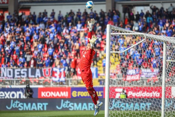 Después de una larga teleserie que contempló Valparaíso, Chillán y Concepción como posibles sedes, el Superclásico 192 se jugó en Talca, y los hinchas azules tuvieron que viajar hasta allá. | Foto: Agencia Uno