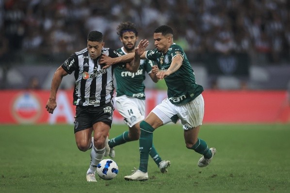 Empate entre el Atlético Mineiro y Palmeiras de los chilenos Edu Vargas y Benjamín Kuscevic en cuartos de final de Copa Libertadores.