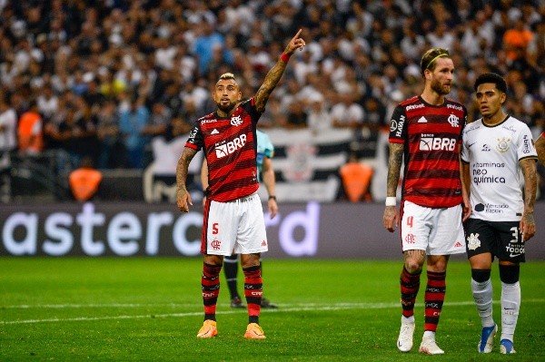 Vidal vio acción en los minutos finales del triunfazo del Mengão sobre Corinthians. | Foto: Marcelo Cortes / Flamengo