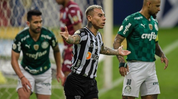Eduardo Vargas y el Atlético Mineiro chocan con el Palmeiras de Benjamín Kuscevic, que va rumbo al tri. Foto: Getty Images