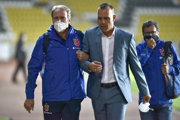 El ex director deportivo, Sergio Vargas, le entra fuerte a Cristián Aubert y deja botando una suerte de Golpe de Estado en Azul Azul.