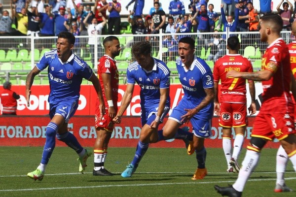 Álvaro Brun festeja el gol que le convirtió a la Unión Española. Apunta a ser defensor central en la Universidad de Chile. Foto: Agencia Uno.