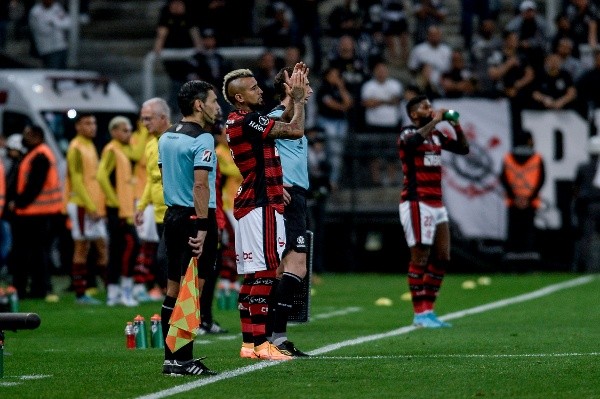 Vidal y Flamengo vienen de ganar 2-0 a Corinthians por la ida de cuartos de final en Copa Libertadores. | Foto: Flamengo