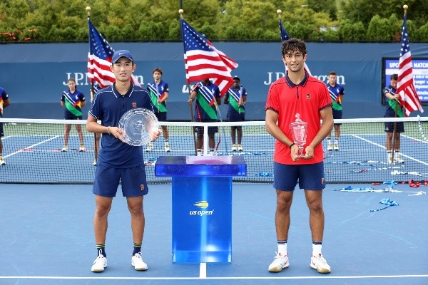 Juncheng Shang obtuvo el segundo lugar del US Open juvenil en 2021, y cayó ante el español Daniel Rincón, quien tiene dos años más que él. | Foto: Getty