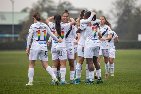 El Chago goleó por 8-1 a las ruleteras este sábado. (Lisandra Jung / Santiago Morning)