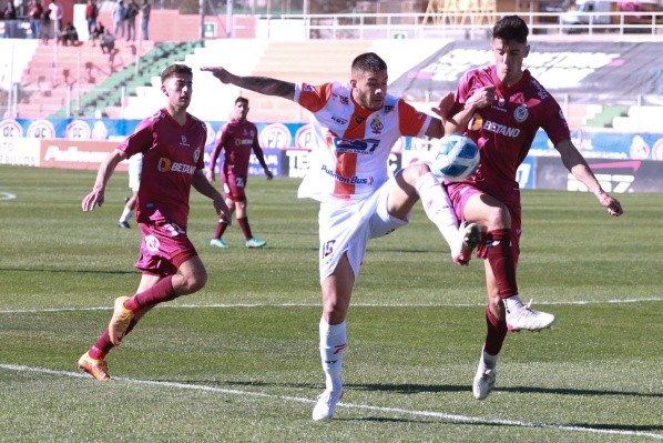 La Serena le roba un punto a Cobresal.