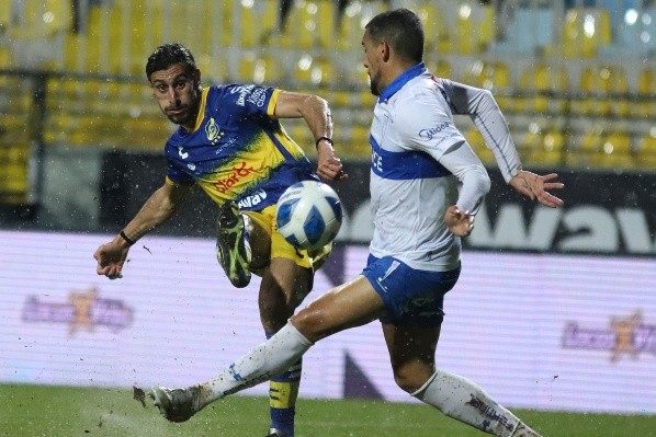 Cristián Garay expulsa a Madrid en Everton por una desafortunada plancha.