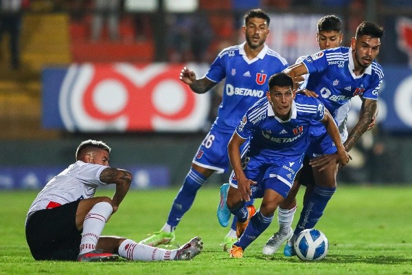 Curicó buscará vencer a la U para seguir ilusionado con meterse en Copa Libertadores. | Foto: Agencia Uno