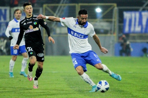 Isla fue titular en la UC ante O’Higgins y tuvo un caliente final con el jugador rival Diego Carrasco. | Foto: Agencia Uno