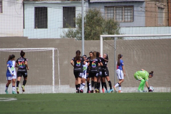 Las bohemias sumaron su 14º triunfo en igual cantidad de fechas. (Mauro Ríos)